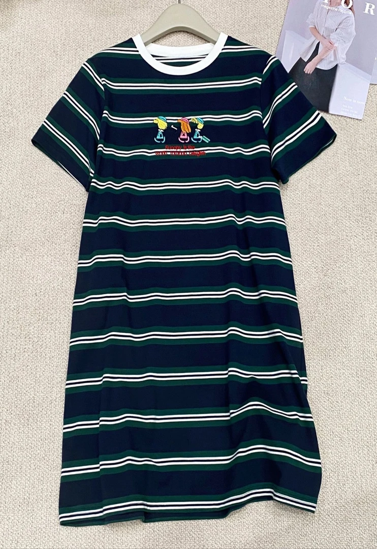 25119【来自艾米精品】条纹三姐妹休闲时尚百搭圆领连衣裙