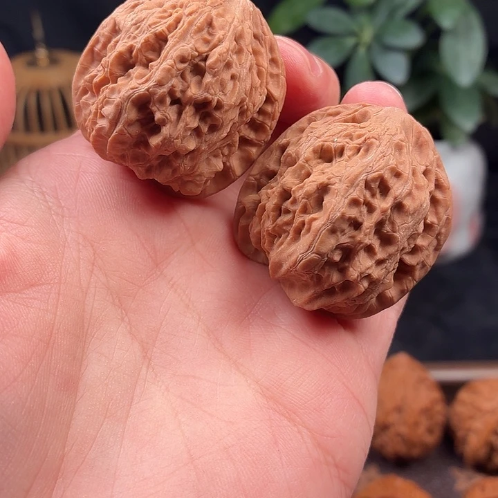 文玩核桃吊坠凤眼