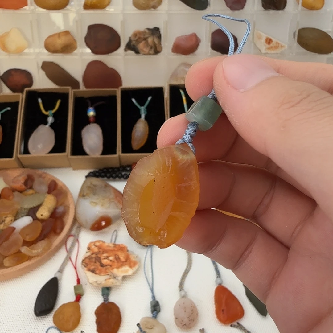 只买单纯的吊坠，没带链子，属的性质。