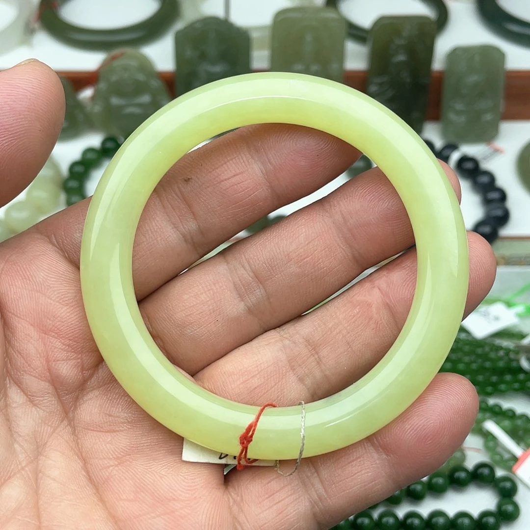 和田玉手镯未镶嵌正黄口