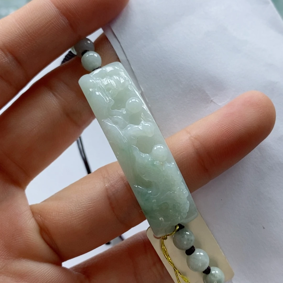 翡翠胸饰未镶嵌吊坠