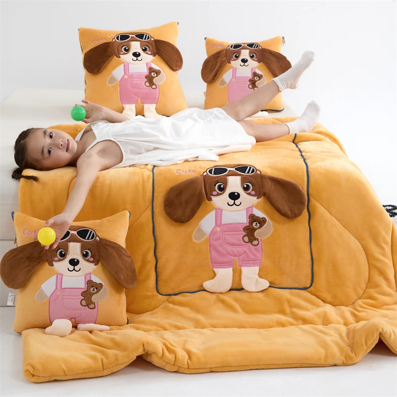 加厚卡通牛奶绒抱枕被子两用二合一可折叠车载沙发午休靠枕空调被