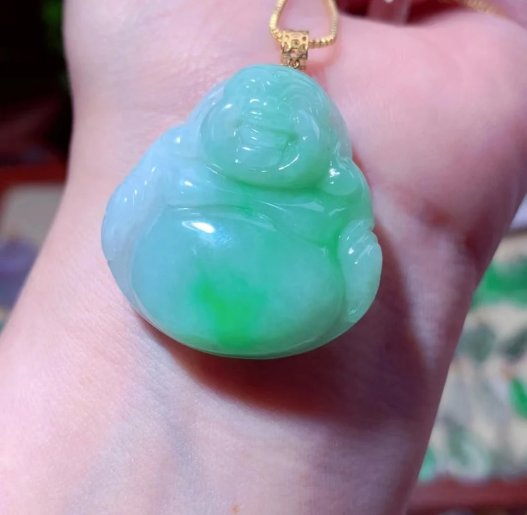 缅甸天然翡翠18 K金镶嵌佛公（31x29.6x8.7）