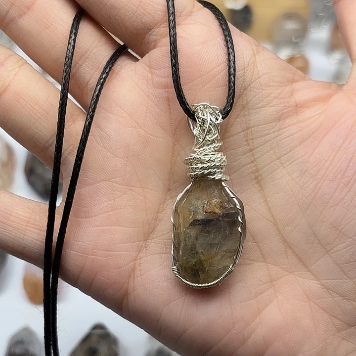 未镶嵌水晶颈饰闪灵钻