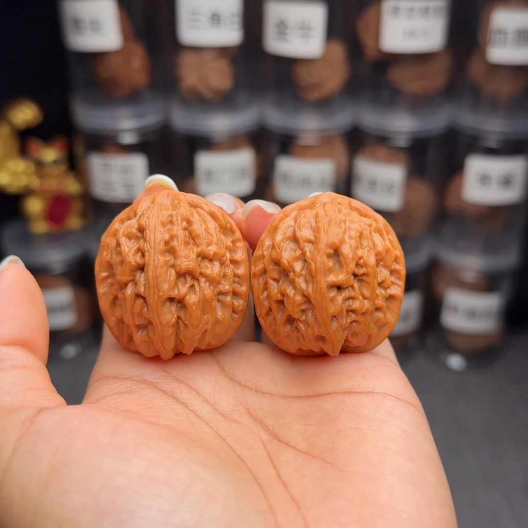 文玩核桃把件40红锦鲤