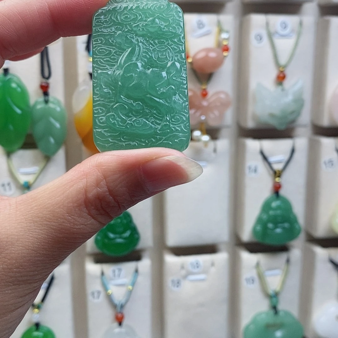 未镶嵌东陵石颈饰