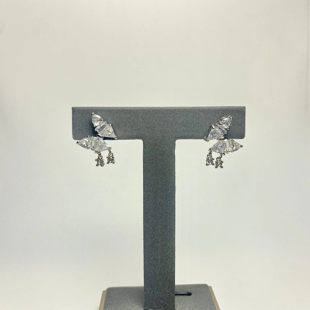 925银合成锆石耳饰 Eunoia Nero【S925银针锆石蝴蝶耳钉】E0053