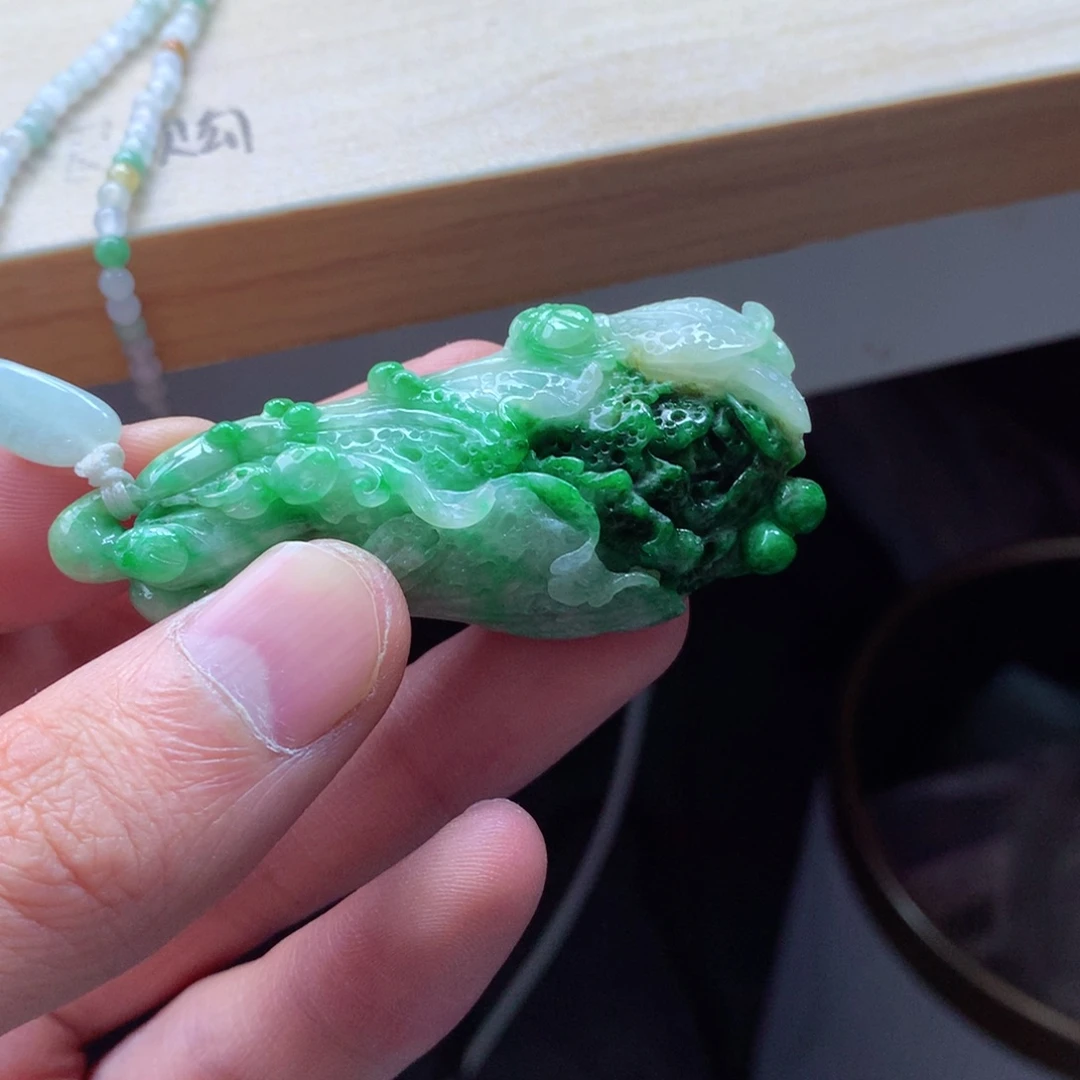 翡翠颈饰未镶嵌吊坠