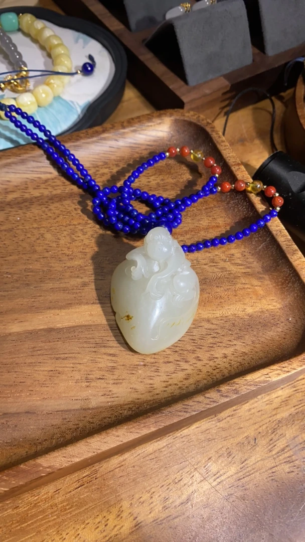 和田白玉灵猴献寿