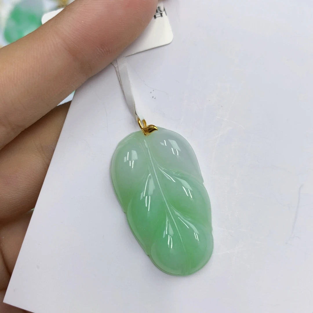 翡翠18K金镶嵌颈饰翡翠