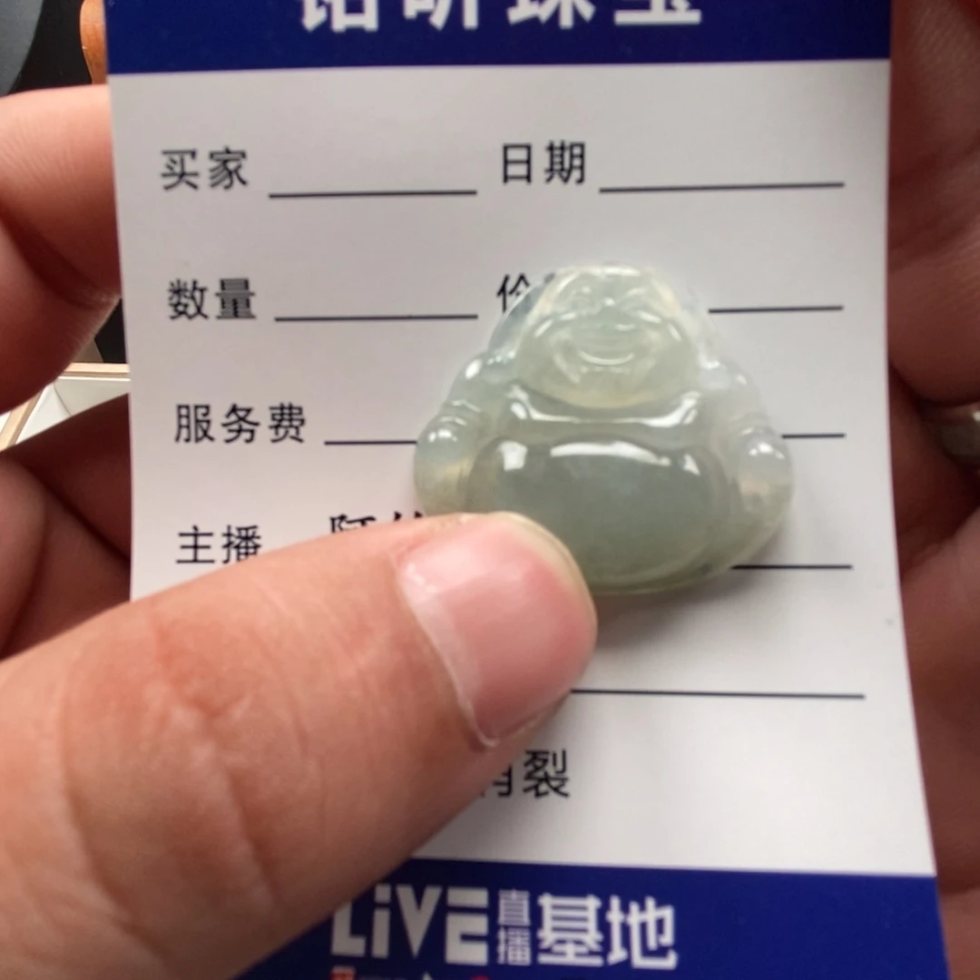 翡翠未镶嵌颈饰一。                  9