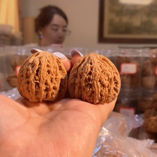 文玩核桃吊坠38红宝石