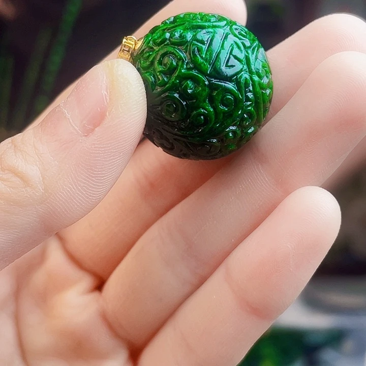 翡翠18K金镶嵌颈饰多样性