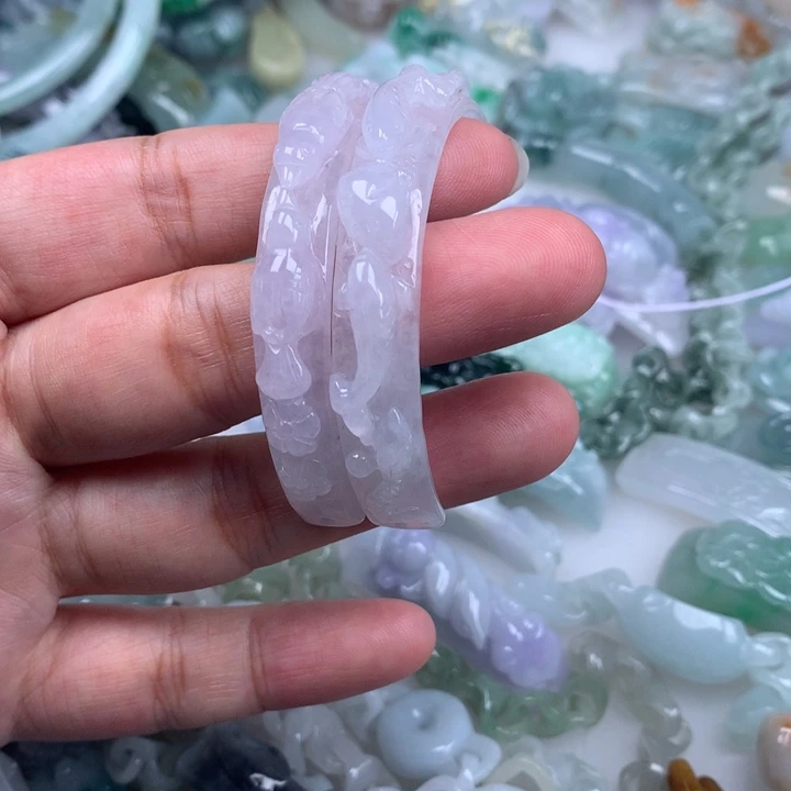 翡翠未镶嵌颈饰南**意