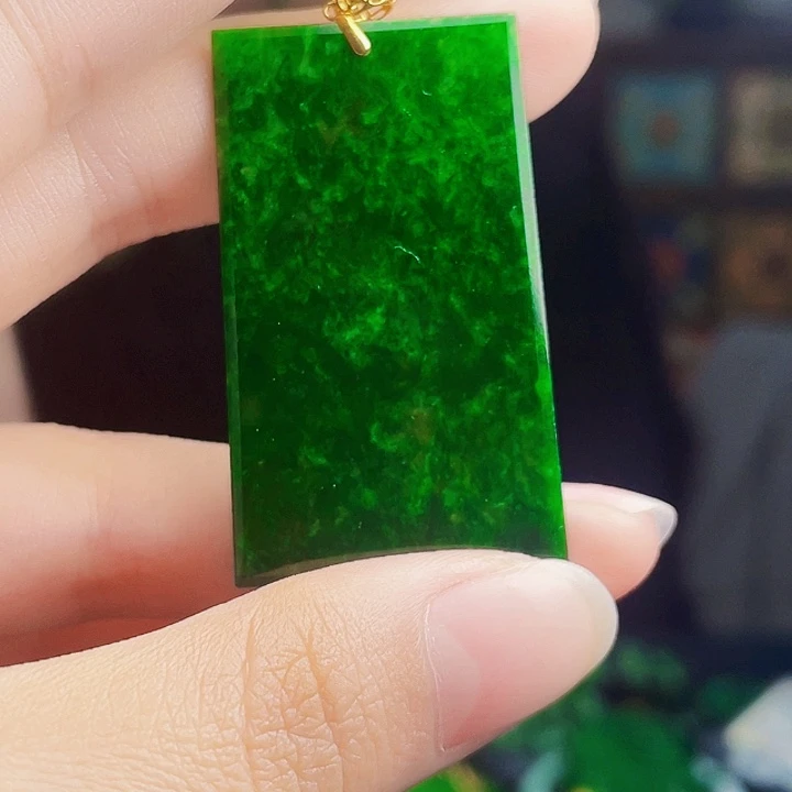 翡翠18K金镶嵌颈饰多样性