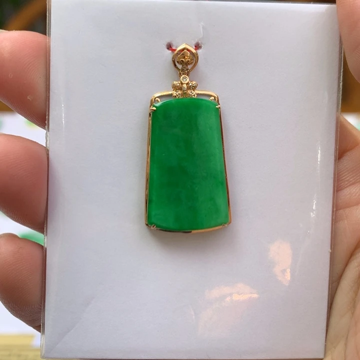 翡翠颈饰18K金镶嵌翡翠吊坠