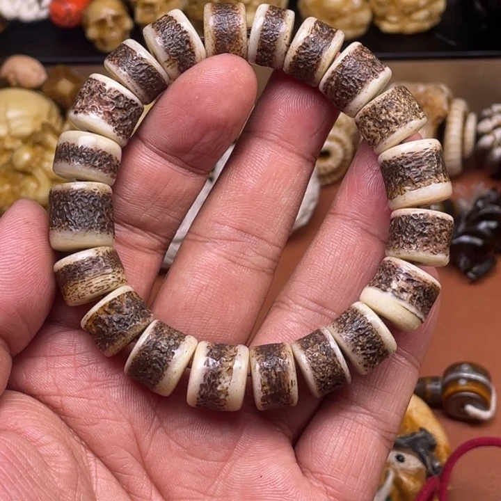 驼骨摆件人工忙着