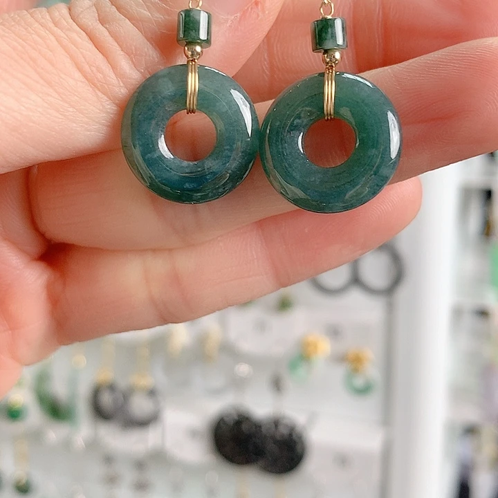 翡翠耳饰未镶嵌翡翠