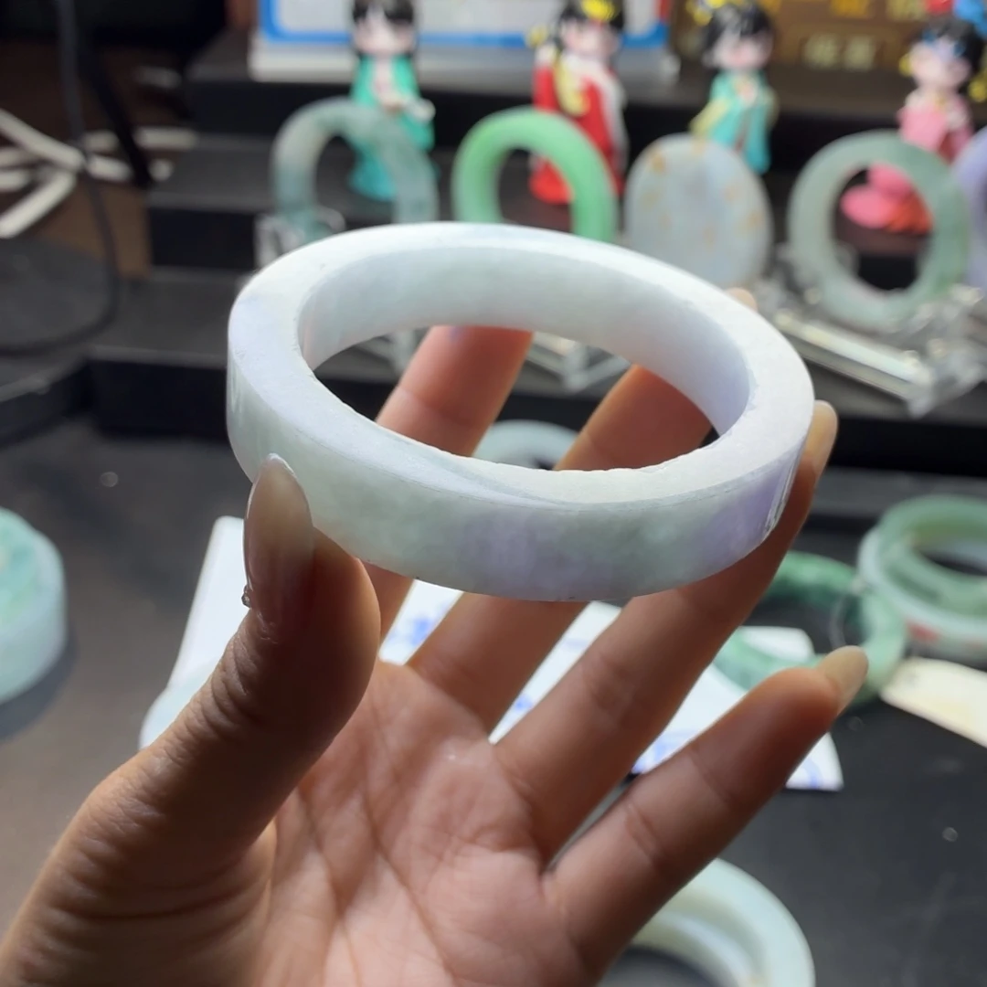 风***淡未镶嵌翡翠手镯定制翡翠