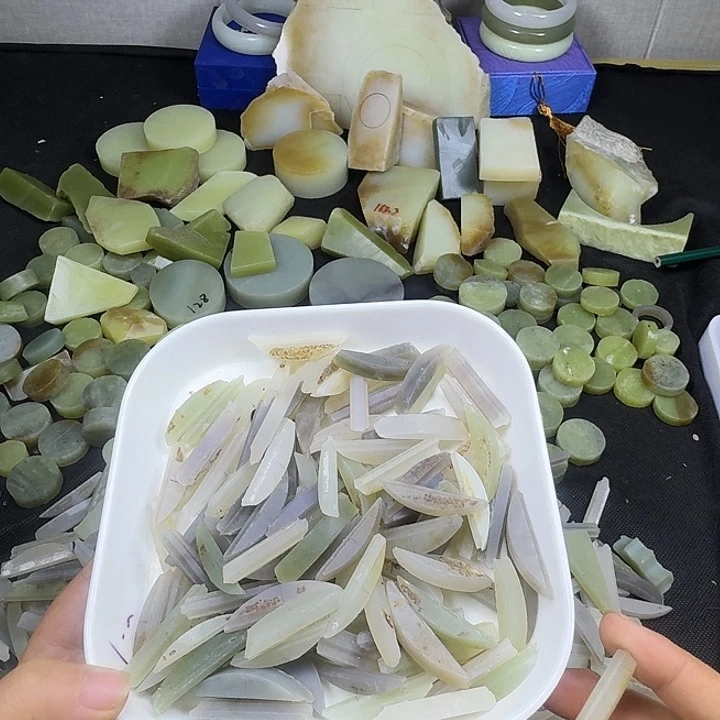 和田玉未镶嵌珠宝半成品