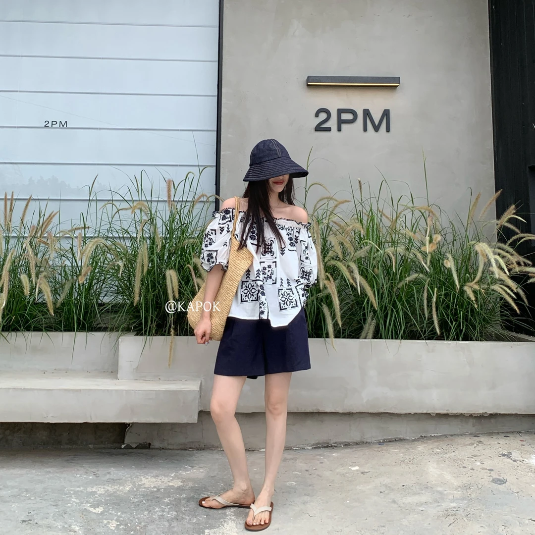 25296#KAPOK#【一眼就很喜欢~】一字肩宽松立体刺绣花小衫（福利）