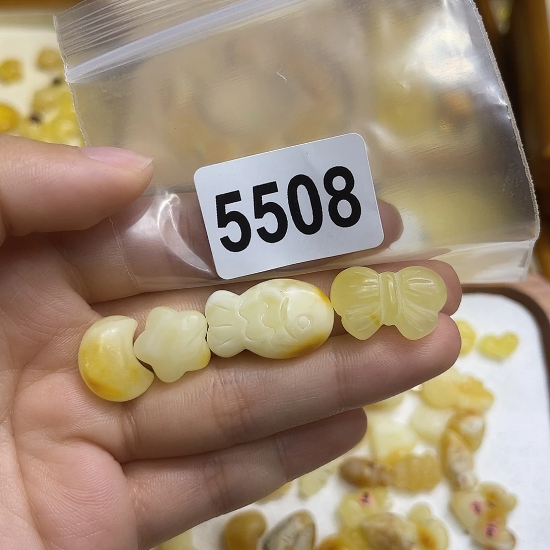 小***ᐝ琥珀未镶嵌珠宝奇石