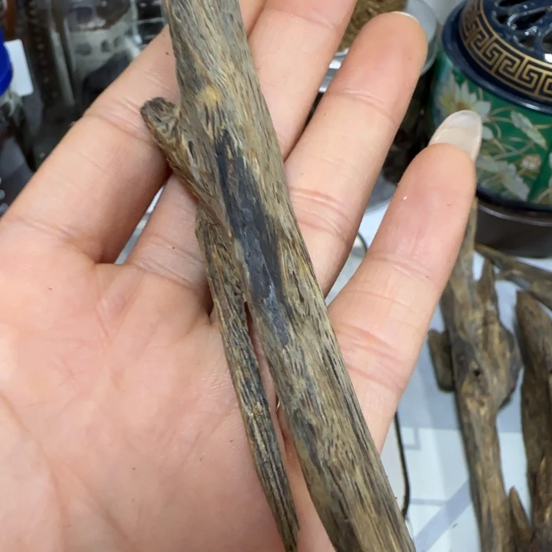 沉香摆件奇楠沉香高油天然虫漏块料10.5克