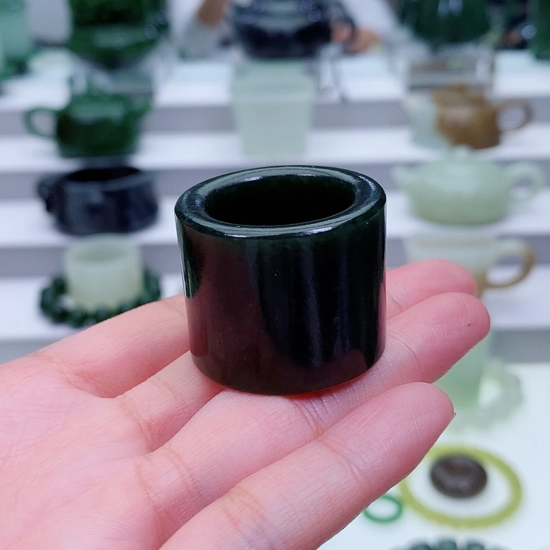 和田玉未镶嵌摆件扳指