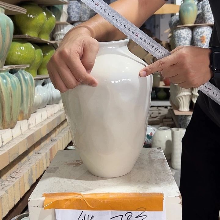 景德镇陶瓷花瓶微瑕品介意勿拍