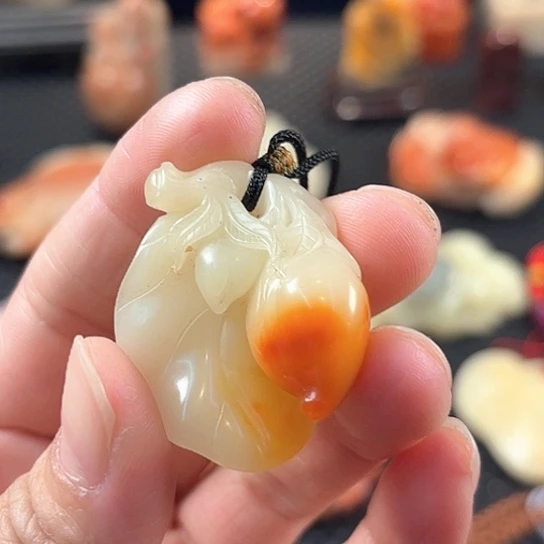 寿山石杨*猪芙蓉桃挂件
