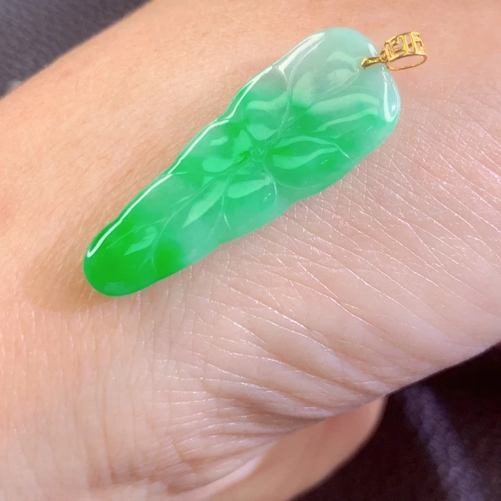 翡翠18K金镶嵌颈饰翡翠