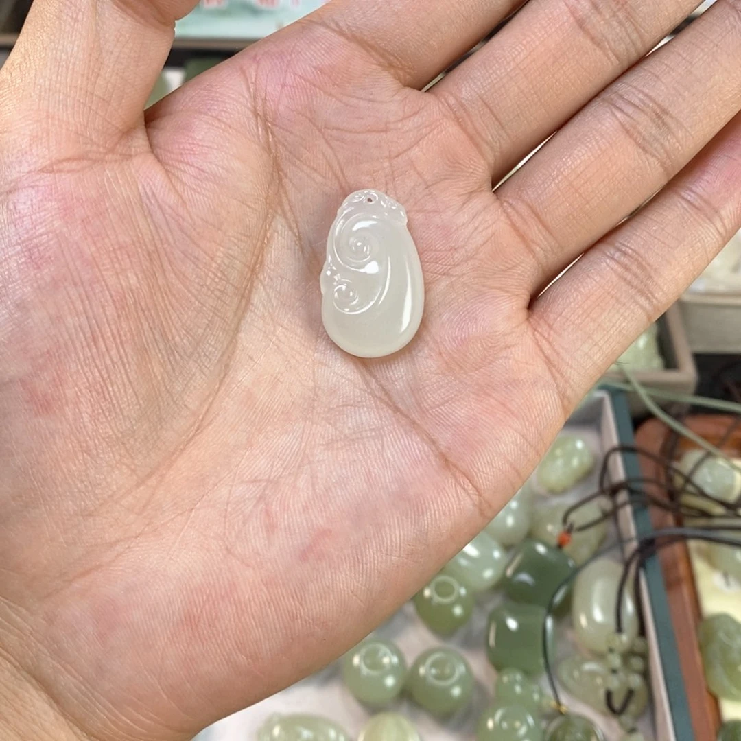 啊***啊和田玉未镶嵌颈饰