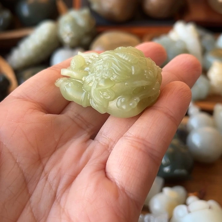 颈饰未镶嵌和田玉幸**猪