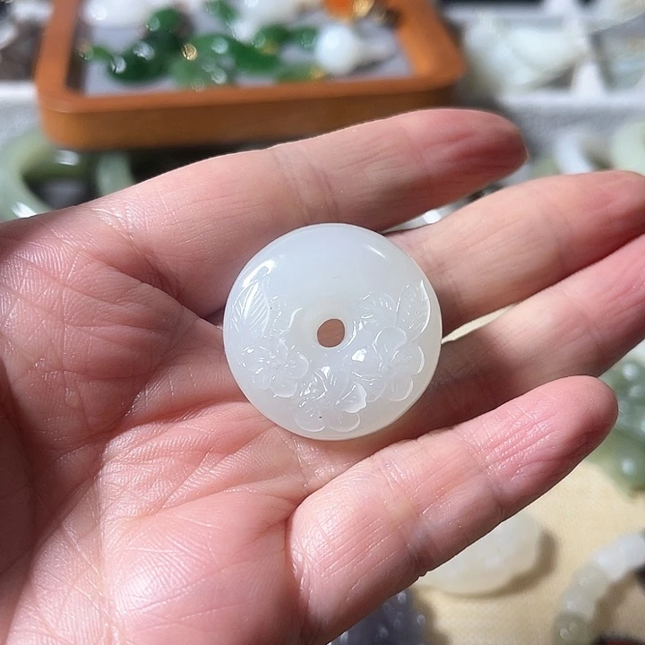 和田玉颈饰未镶嵌悠**士