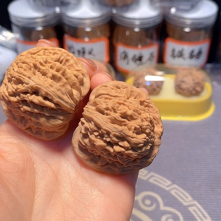 桃核把件297。四座楼。42