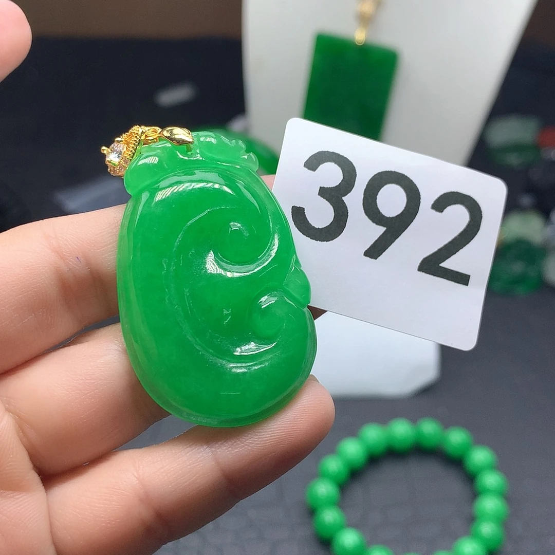 翡翠吊坠(赠链)未镶嵌