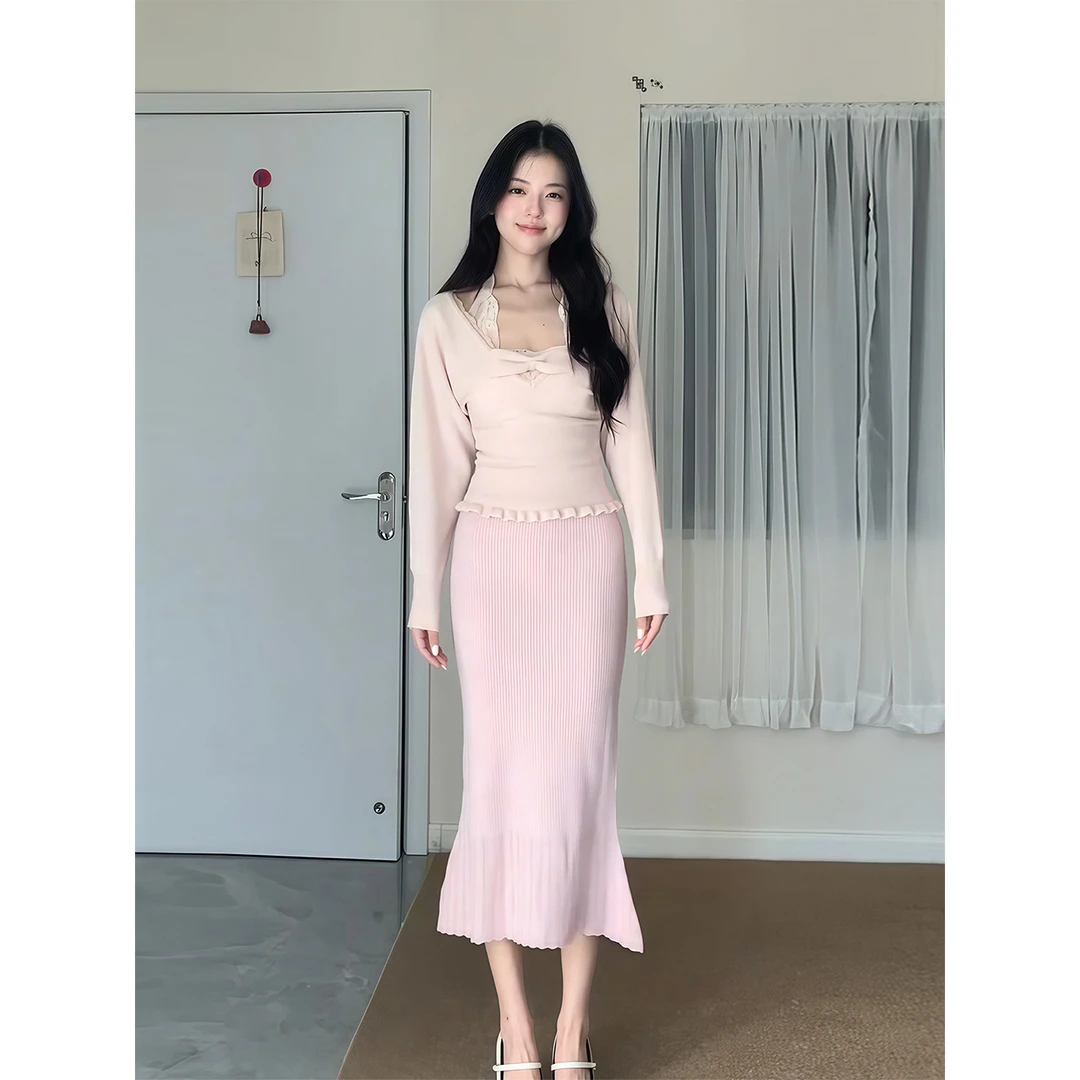 韩系减龄粉色长袖毛衣蕾丝内搭带胸垫女秋冬新款高腰半身裙三件套