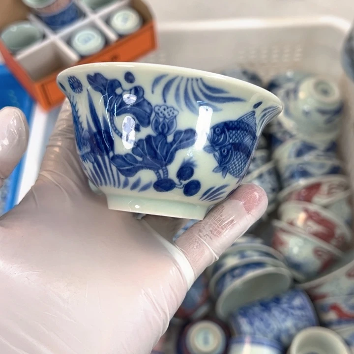 瓷片白青花鱼藻纹压手杯全品