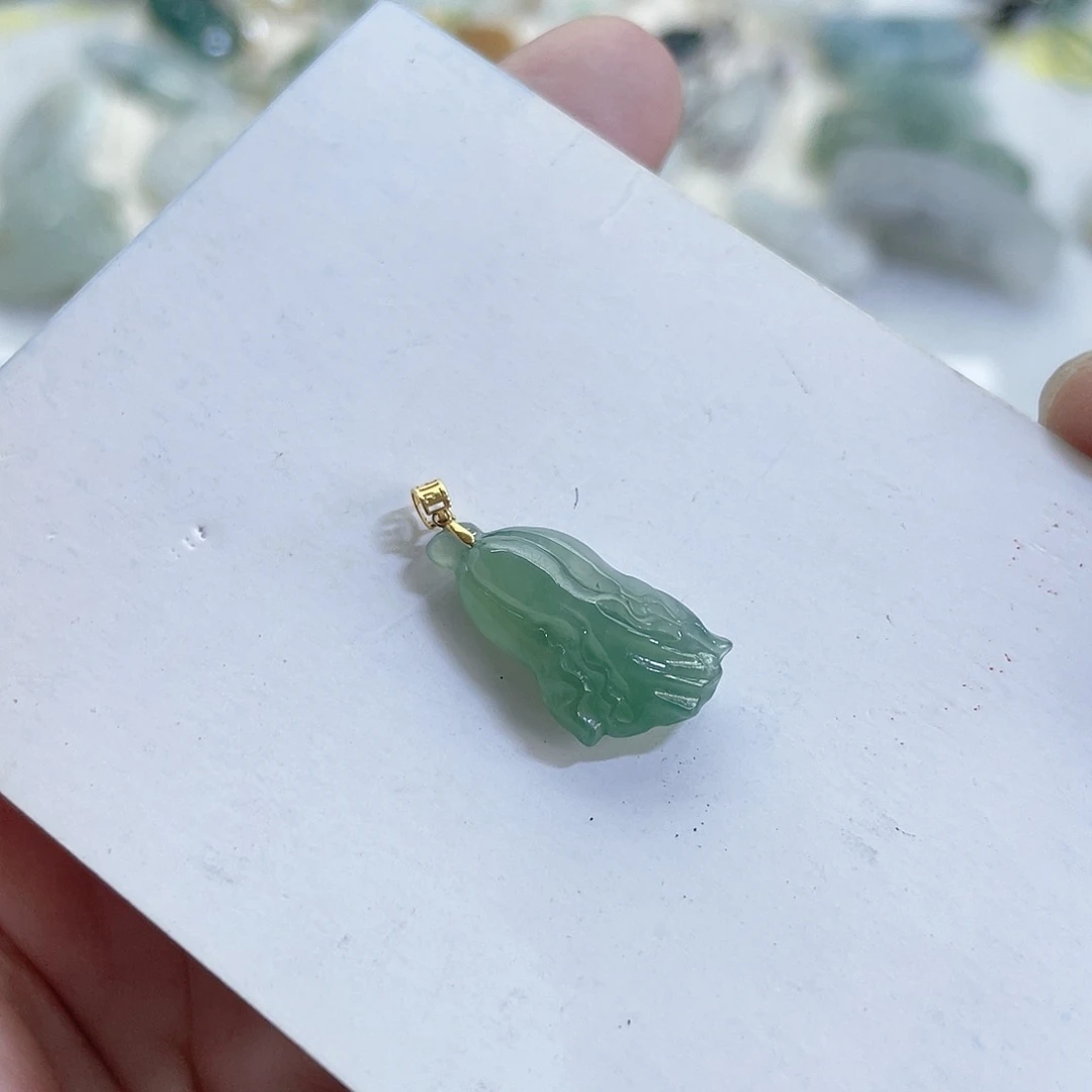 翡翠未镶嵌颈饰白菜