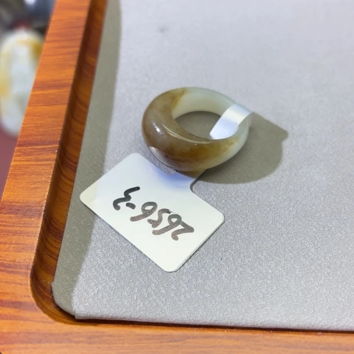 和田玉未镶嵌戒指