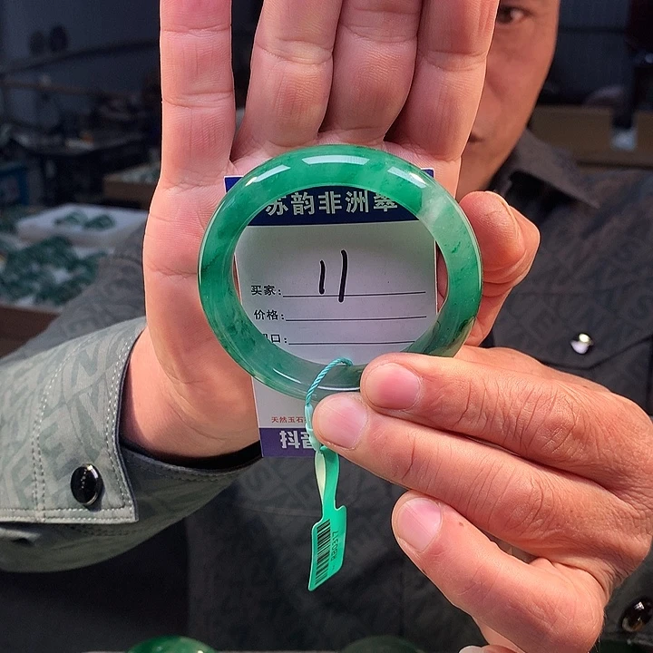 石英质玉（非洲翠）未镶嵌手镯