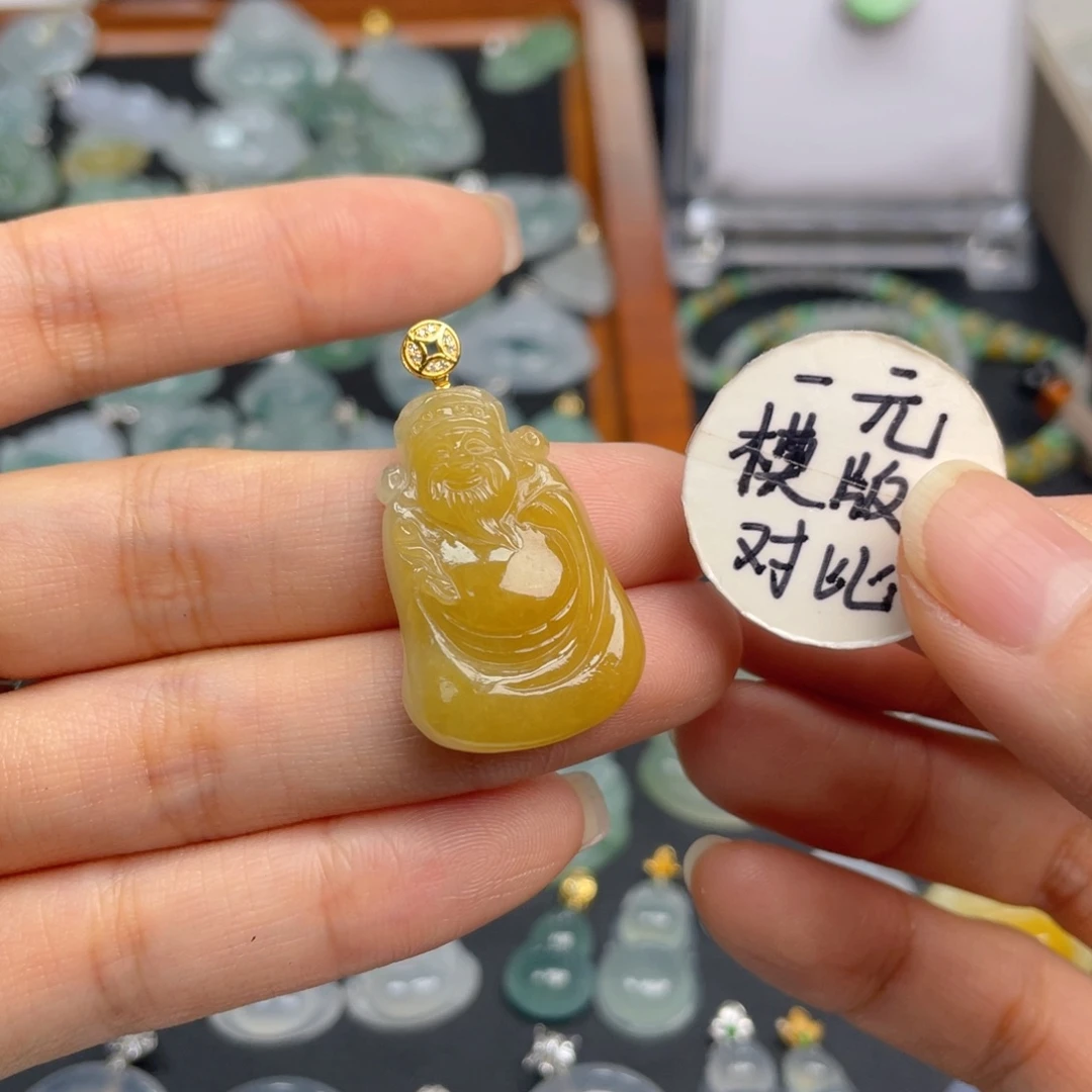翡翠未镶嵌颈饰财神