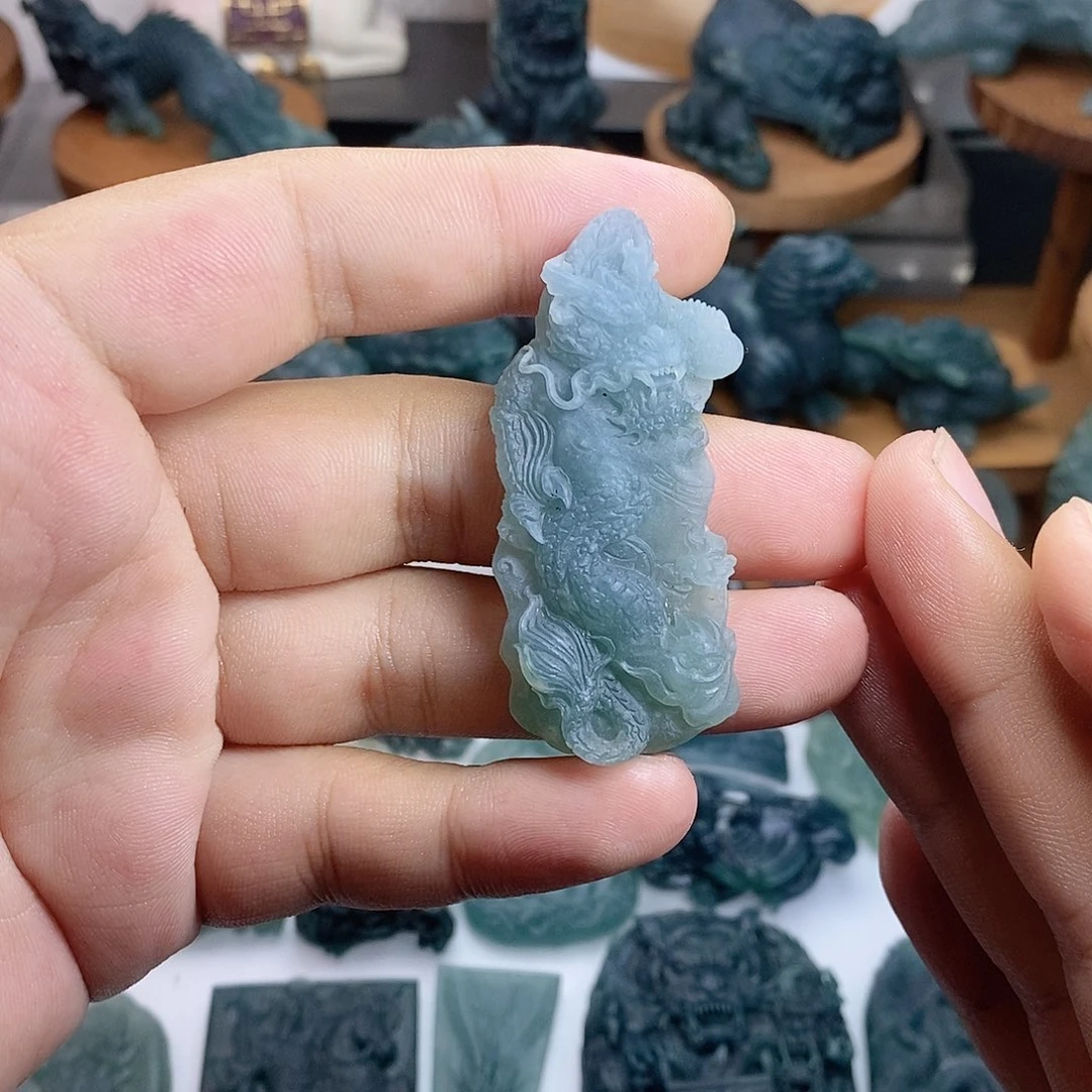 定制翡翠未镶嵌龙柱