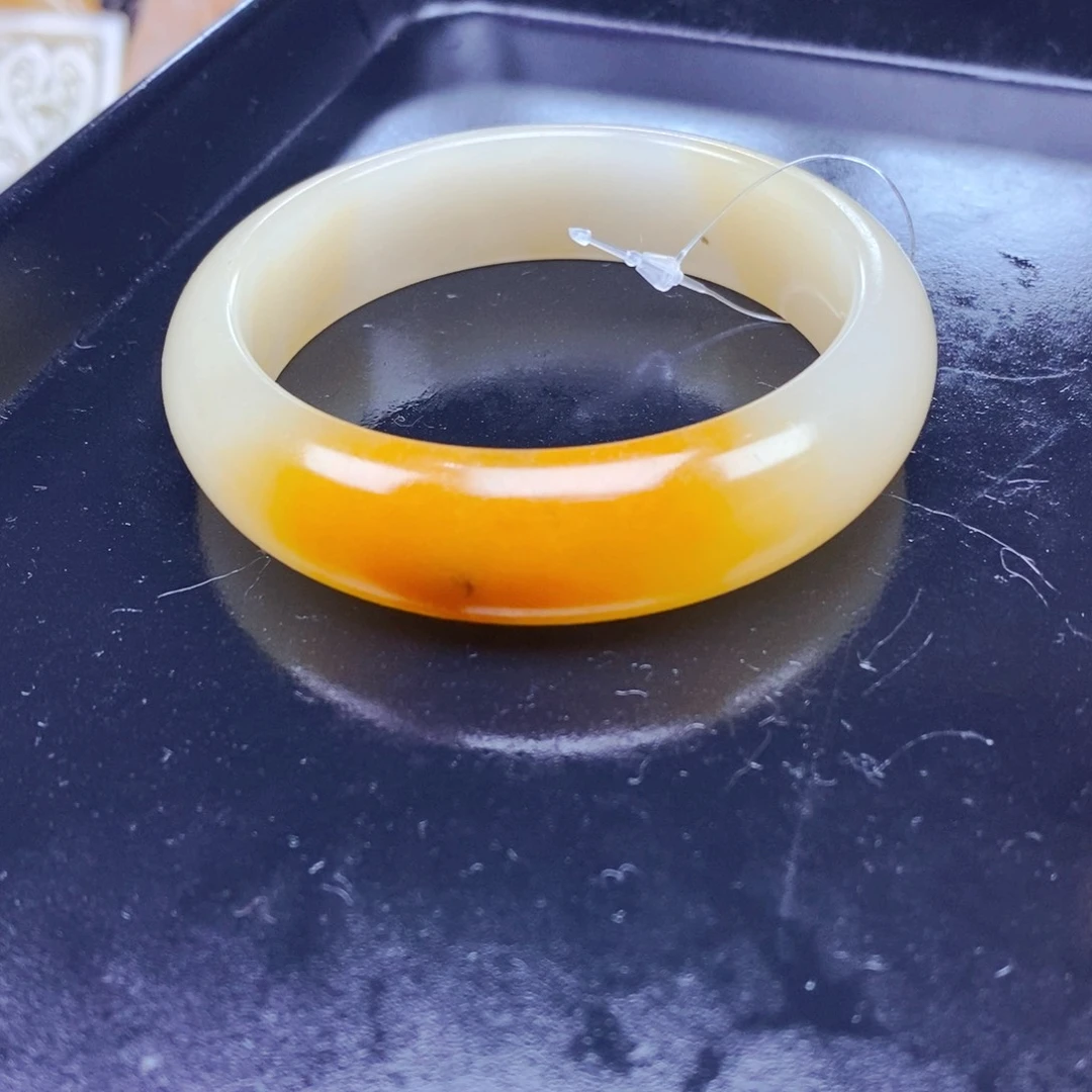 石英质玉（黄龙玉）未镶嵌颈饰