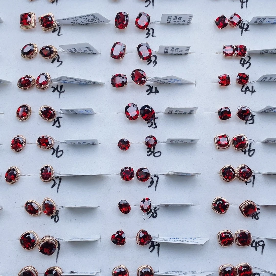 耳饰石榴石18K金镶嵌