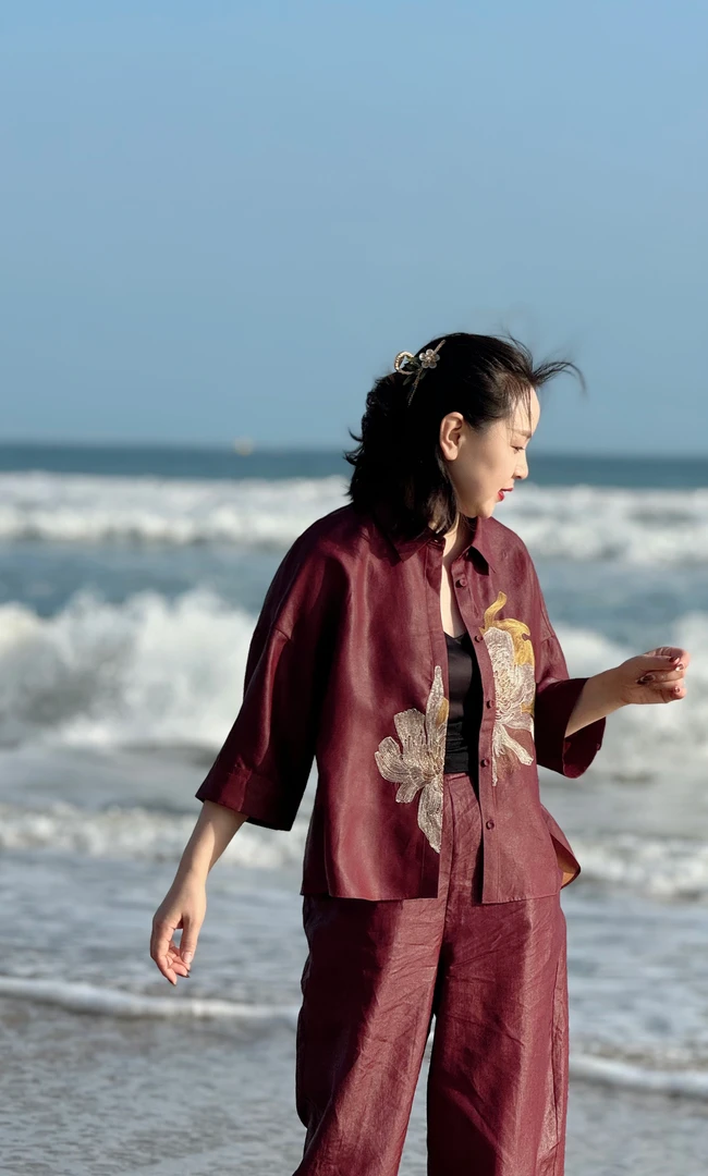 [王太太]2025新款高级感真丝红云纱衬衫重工国风刺绣桑蚕丝上衣
