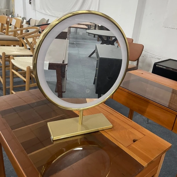 金色镜子1个，全新无售后
