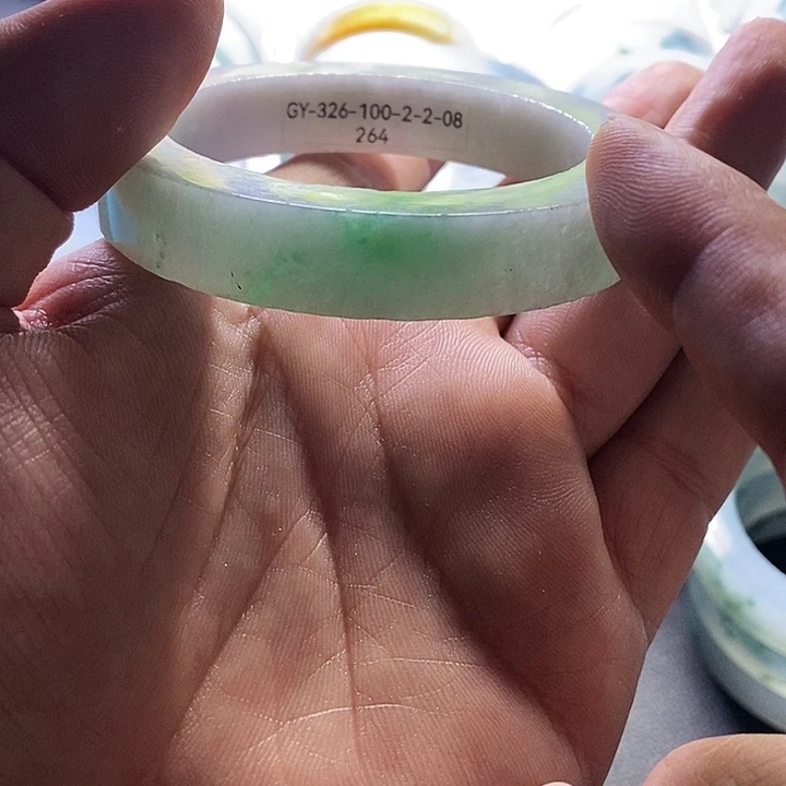 W***片定制翡翠未镶嵌翡翠手镯