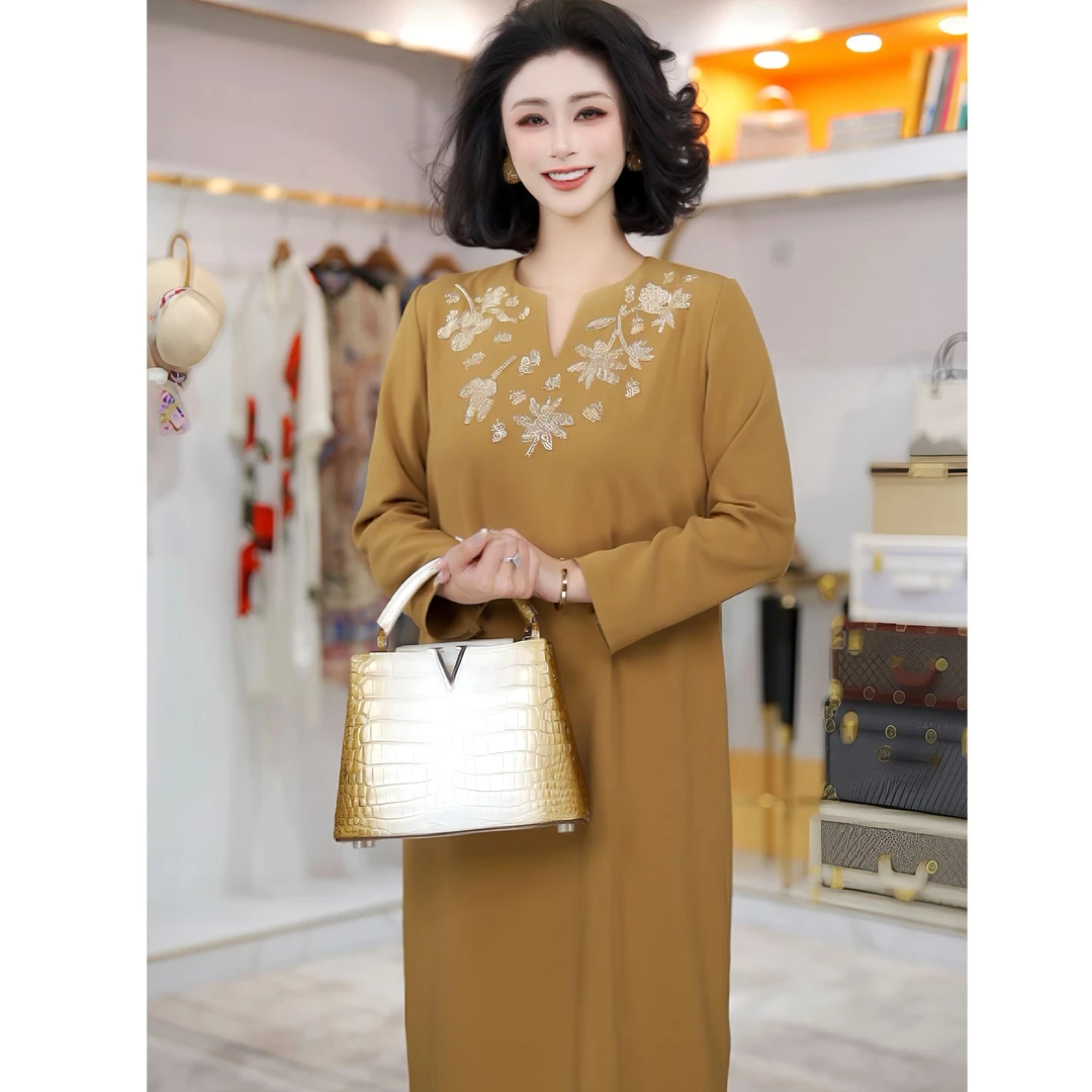 044 2025年早春新款气质复古中式绣花连衣裙SL25047