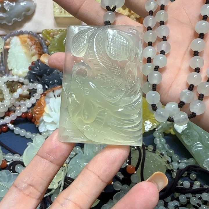 未镶嵌蛇纹石玉吊坠